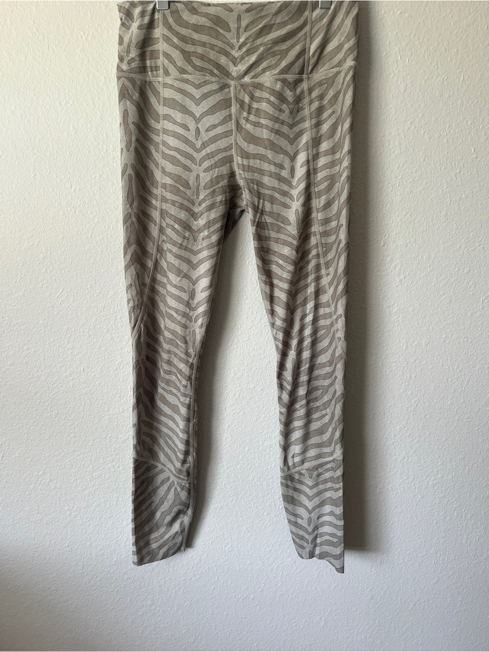 Varley Bedford tight zebra print leggings size Medium - Picture 3 of 3